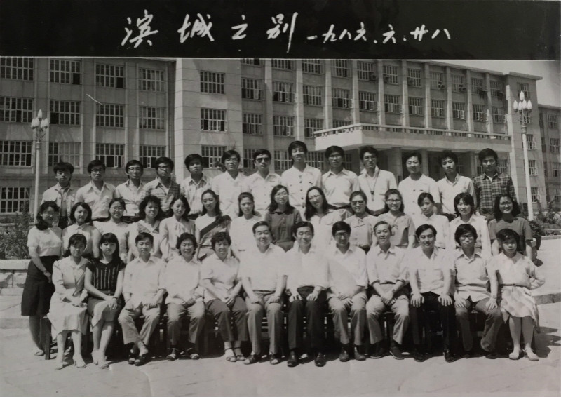 1986届湖北财经学院对外贸易系毕业留念_meitu_9.jpg